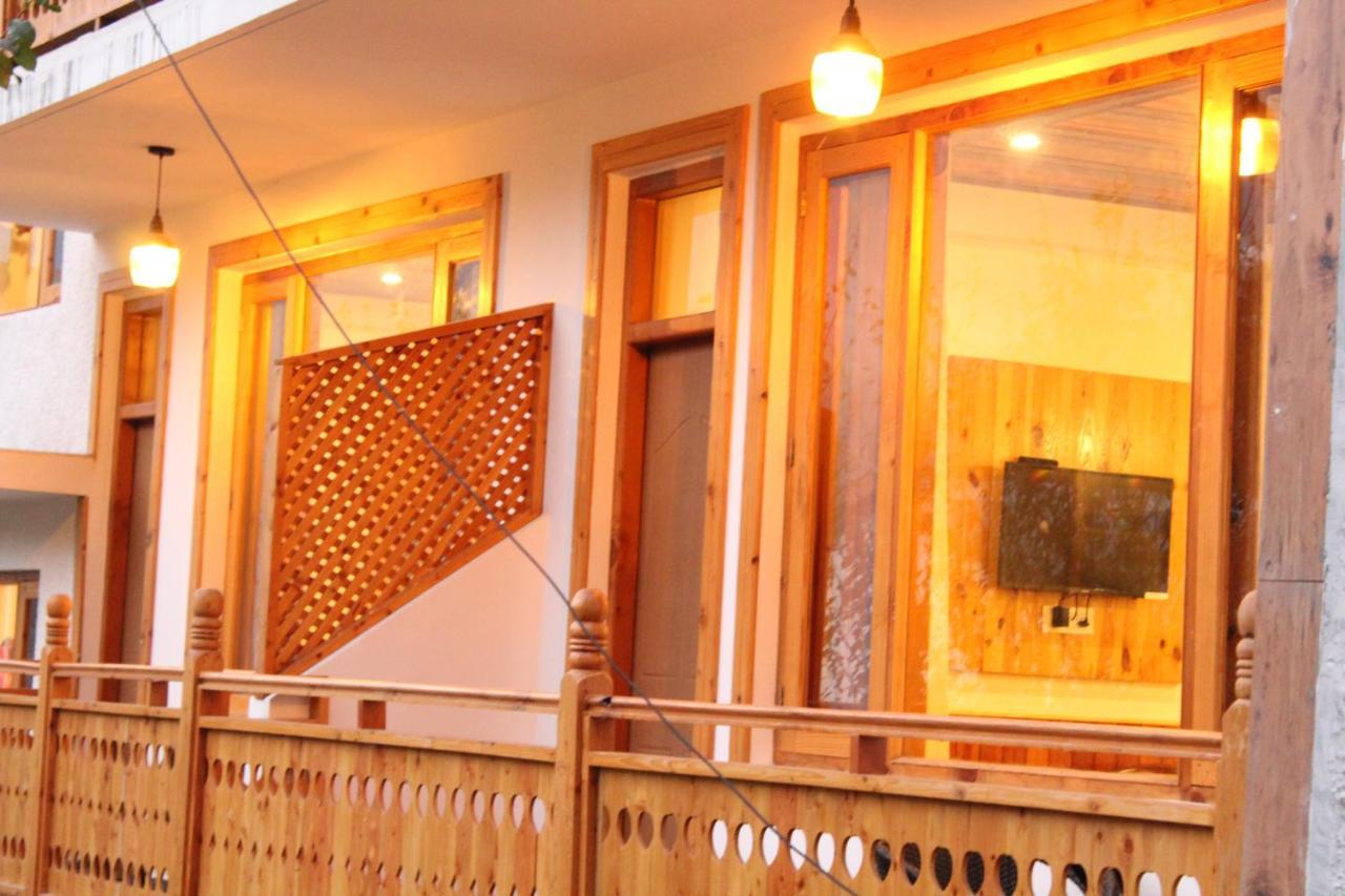 Vaibhav Regency Hotel Manāli Exterior foto