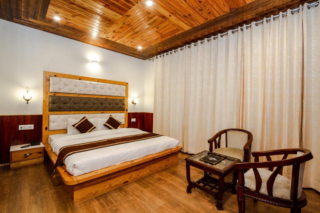 Vaibhav Regency Hotel Manāli Exterior foto